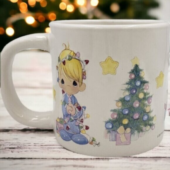 Precious Moments Large Christmas Mug 3D Raised Images 2007 20 Ounce - Picture 2 of 13
